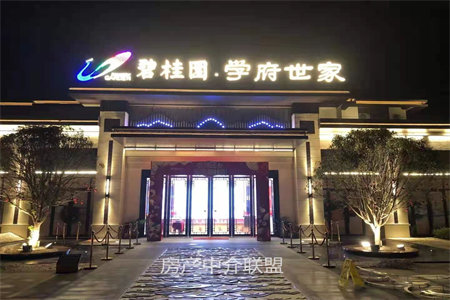 旭景园电梯四楼115平三室毛坯带储藏室车位110万